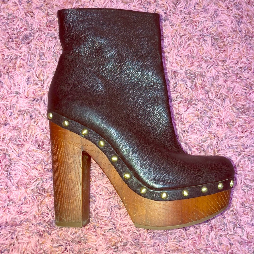 BCBG boots